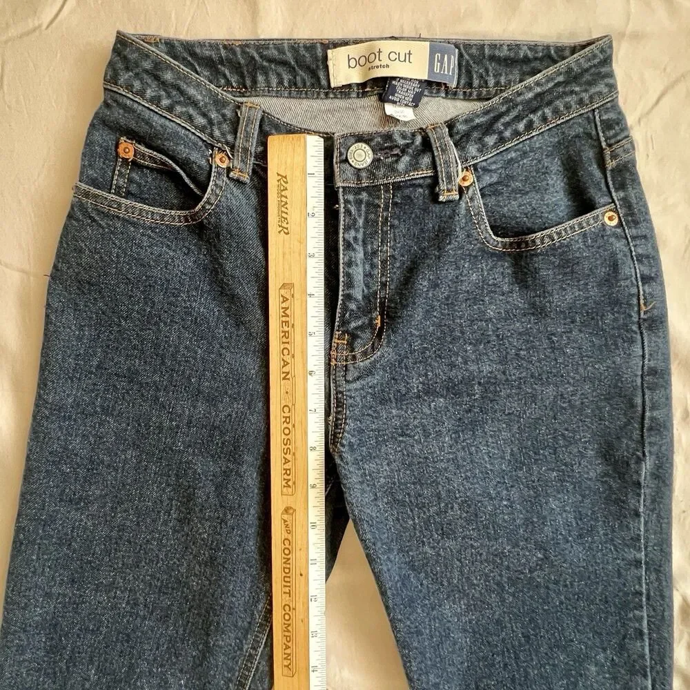 Vtg GAP Jeans Size 2 Boot Cut Capri med wash Blue Denim Stretch Mid Rise Y2K